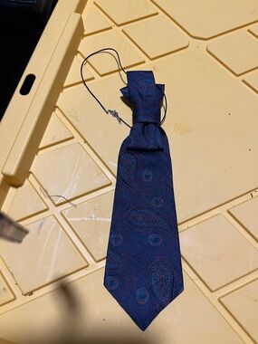 Ladies trendy Classic paisley Upcycled necktie.
